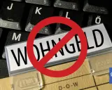 Verbotsschild über dem Wort "WOHNGELD". Einmalzahlungen werden beim Wohngeld nicht angerechnet.