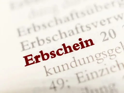 Der Begriff "Erbschein" ist rot hervorgehoben. Er kann die Grundlage für Erbschaftsstreitigkeiten sein, wenn jemand nicht zustimmen kann.